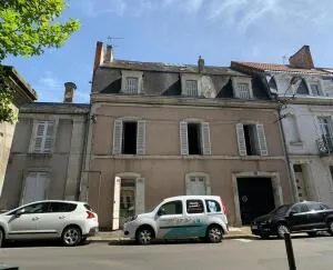 Maison bourgeoise avec jardin et possibilité de stationnement - centre-ville de perigueux
