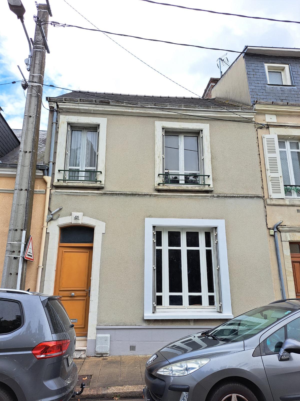 MANCELLE A RENOVER AVEC JARDIN