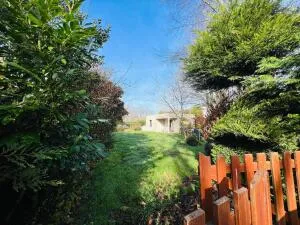 Logement type 2 sur jardin arboré