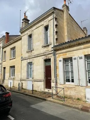 Charmante maison pierre r+1 avec garage