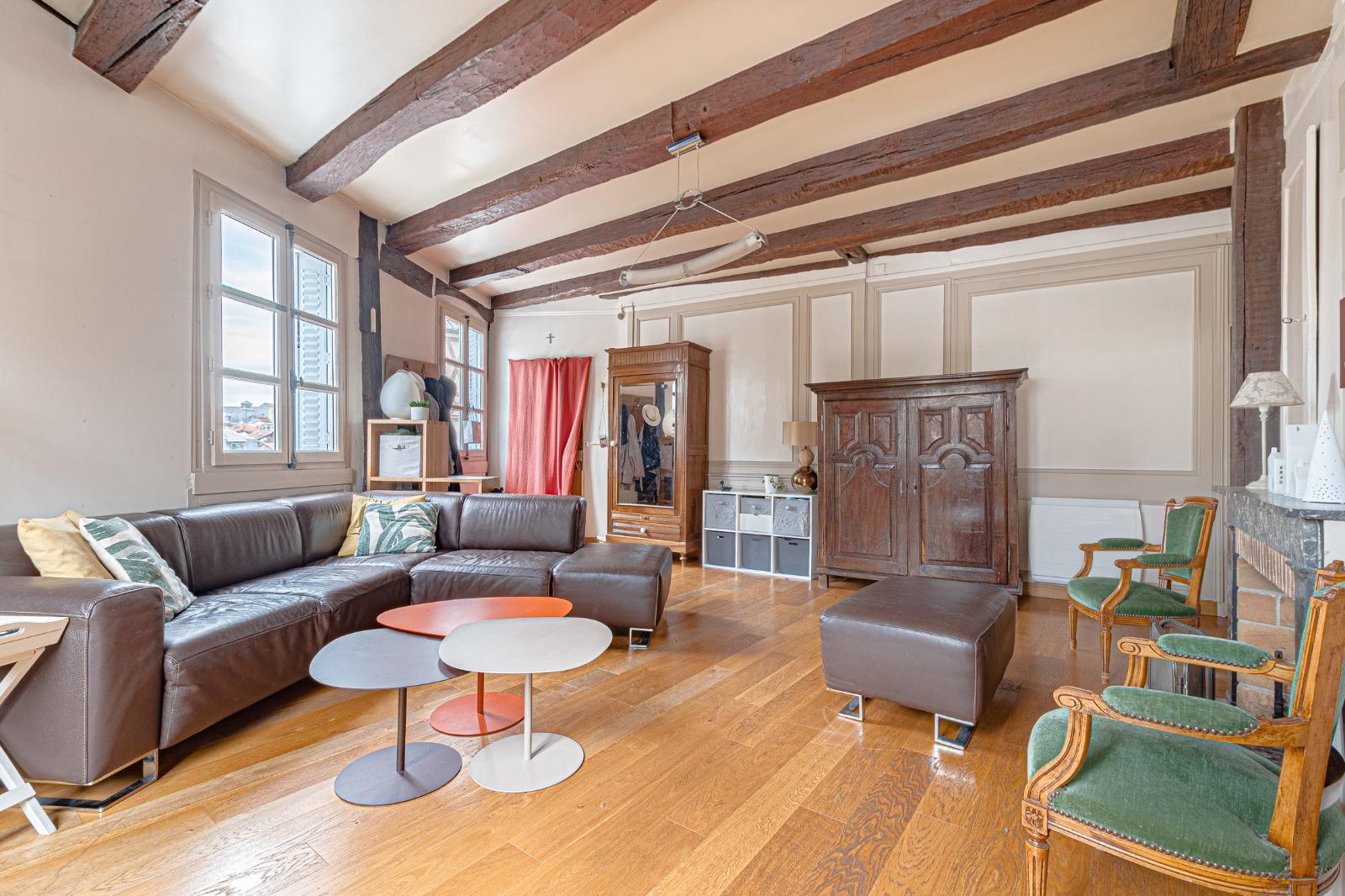 Bel appartement ancien au coeur de ville