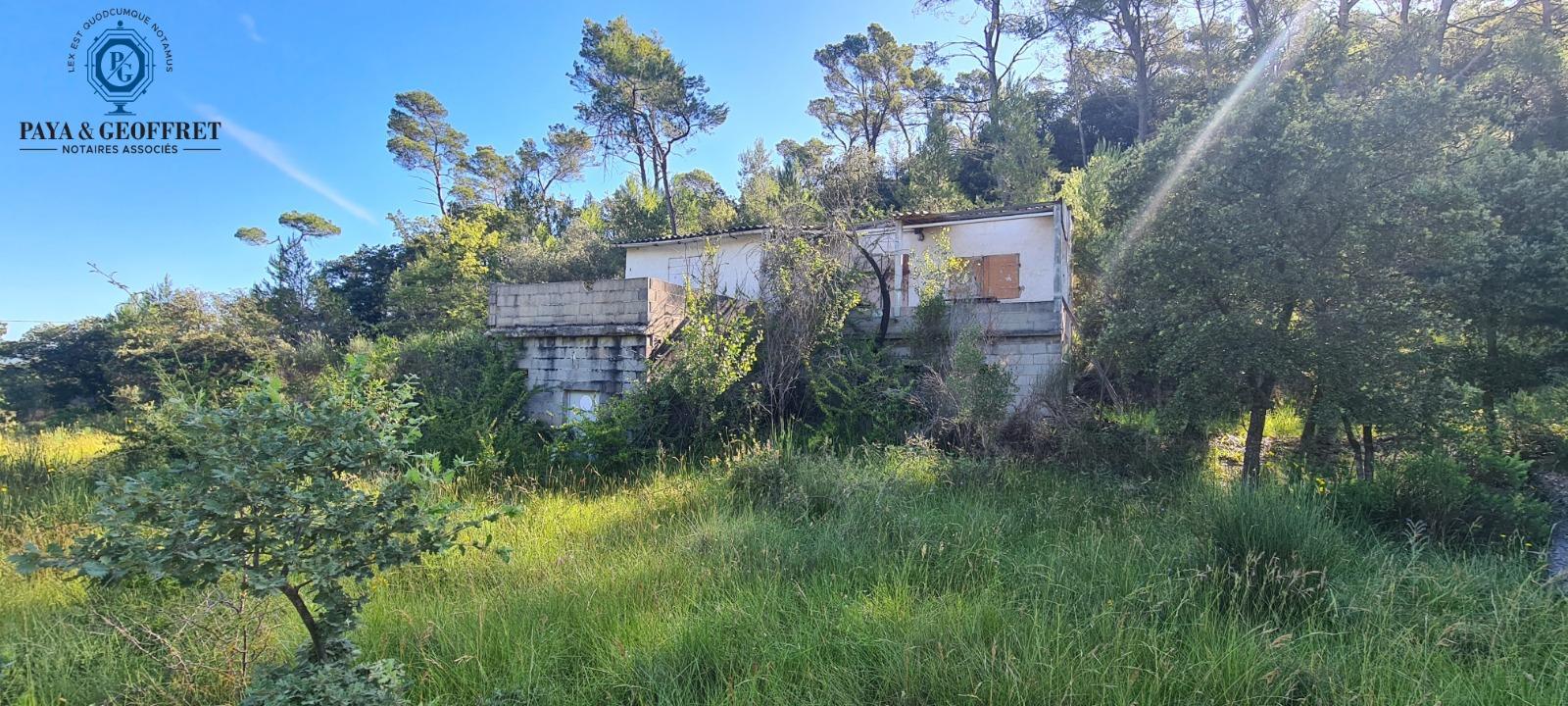 Cabanon à rénover avec 24548m² de terrain à rocbaron