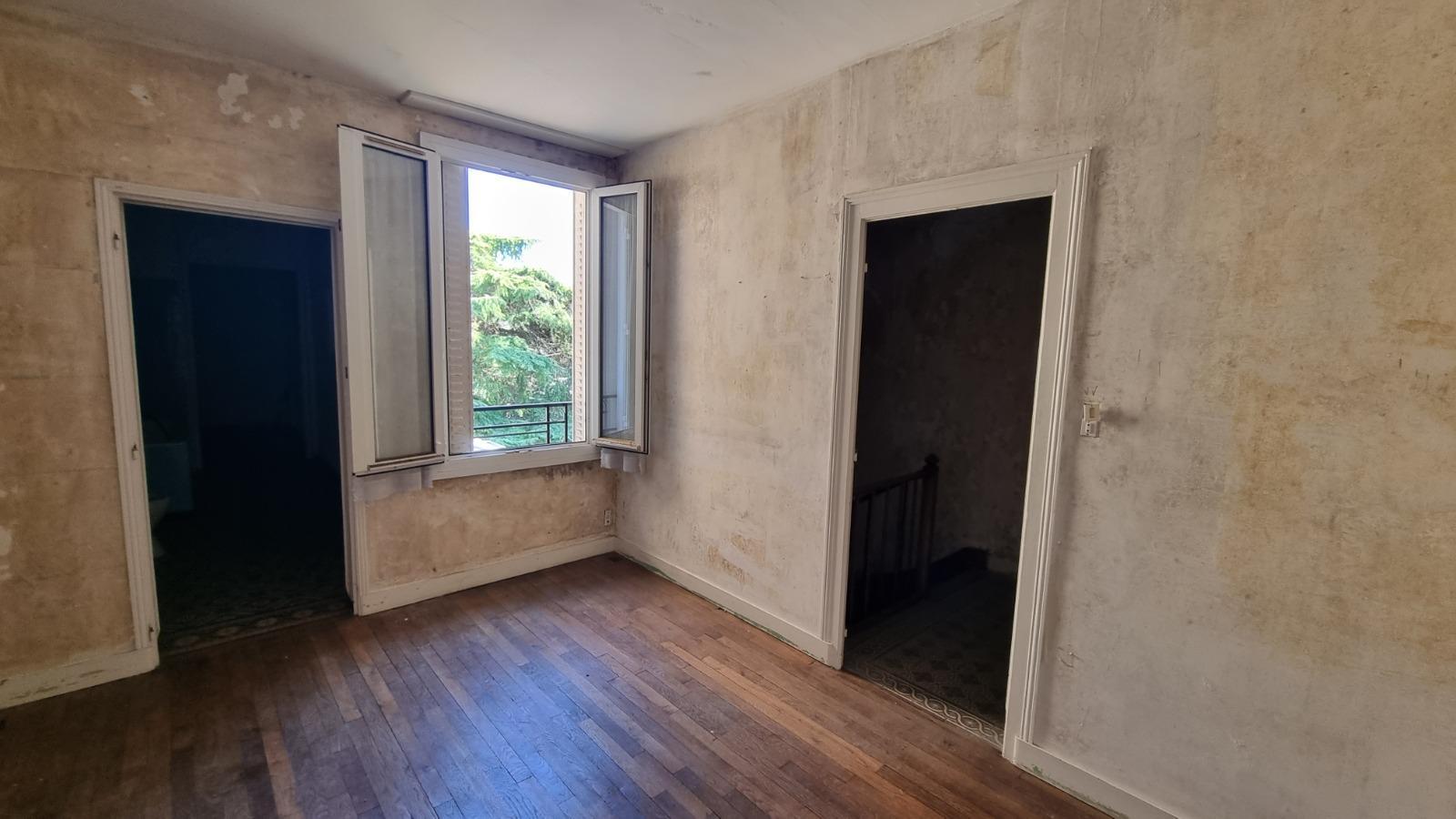 Maison avec travaux a prevoir. 