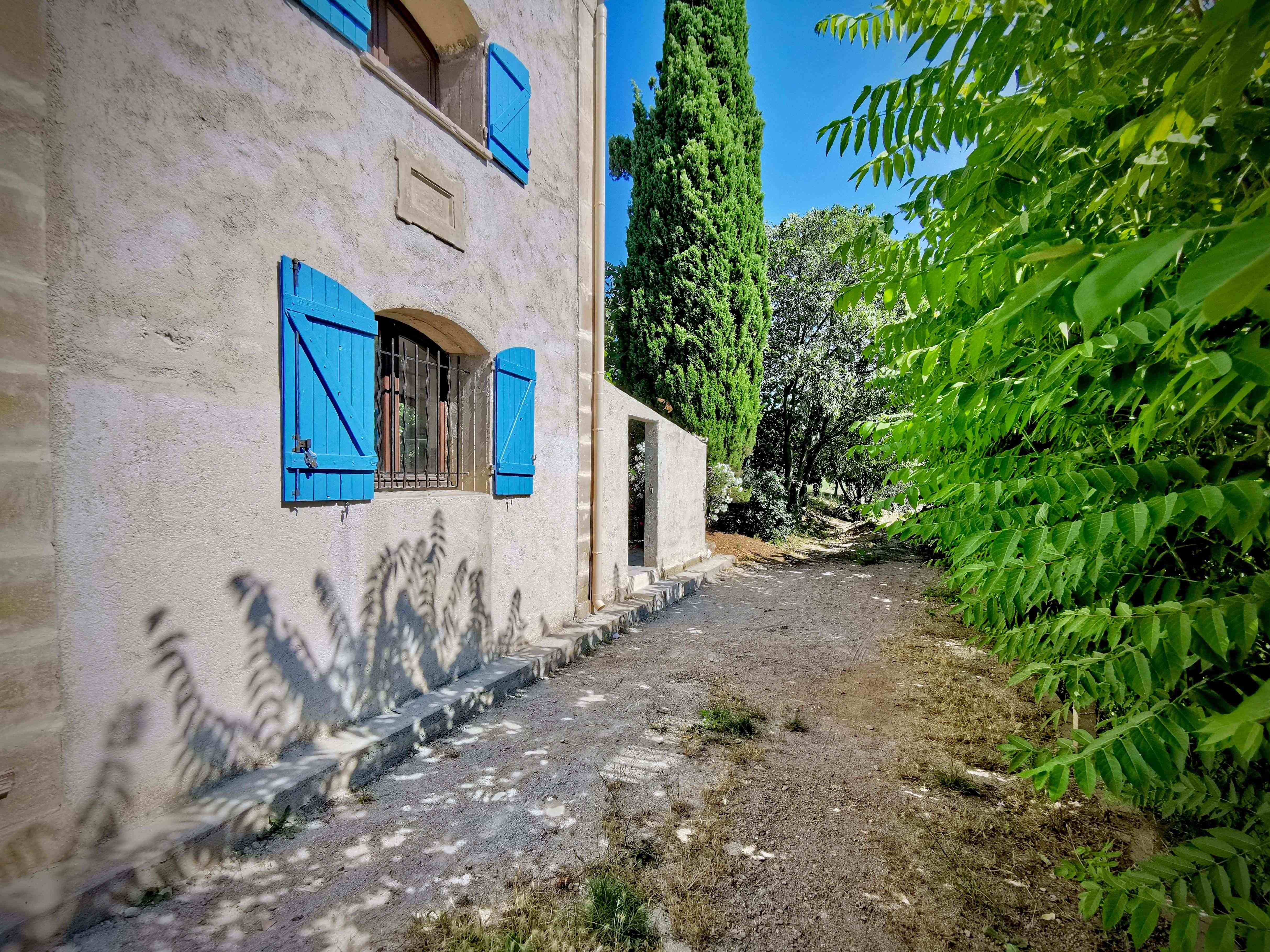 A vendre, à aspiran (hérault - 34) maison 4 pièces d'env 105 m2 + garage sur terrain d'env 969 m2