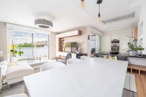 Appartement t4 , triple terrasse  avec vue montagne