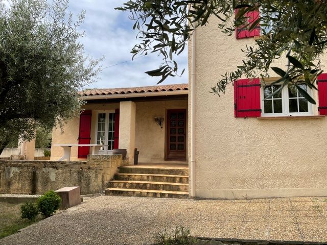 Aramon dans la colline maison 4 chambres, 700m² de jardin, grand garage