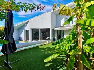 Prestige - villa d'architecte 7 pièces (+ de 185 m2) avec piscine, spa et garage