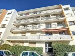 Appartement type 3 à rénover et garage