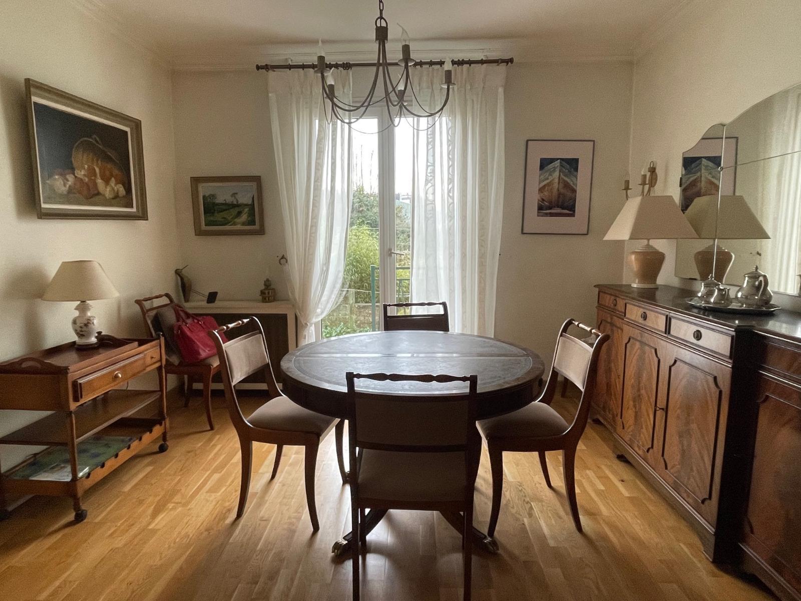 MAISON DE VILLE