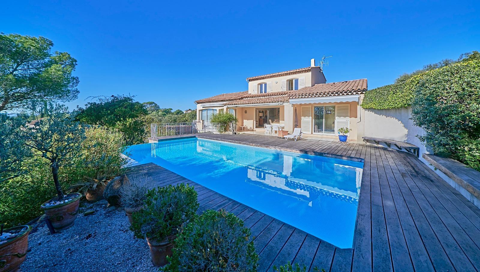 VILLA DANS QUARTIER RESIDENTIEL 