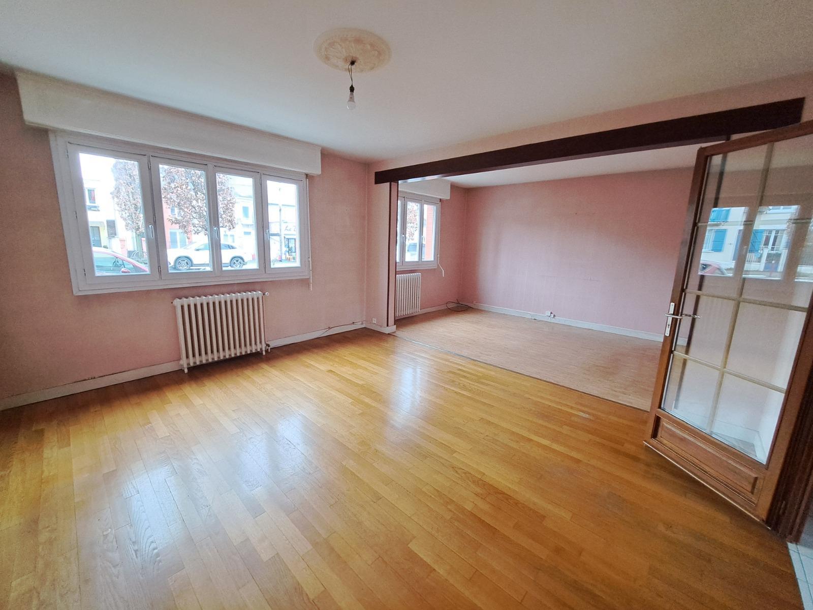 APPARTEMENT AVEC GARAGE ET JARDIN 