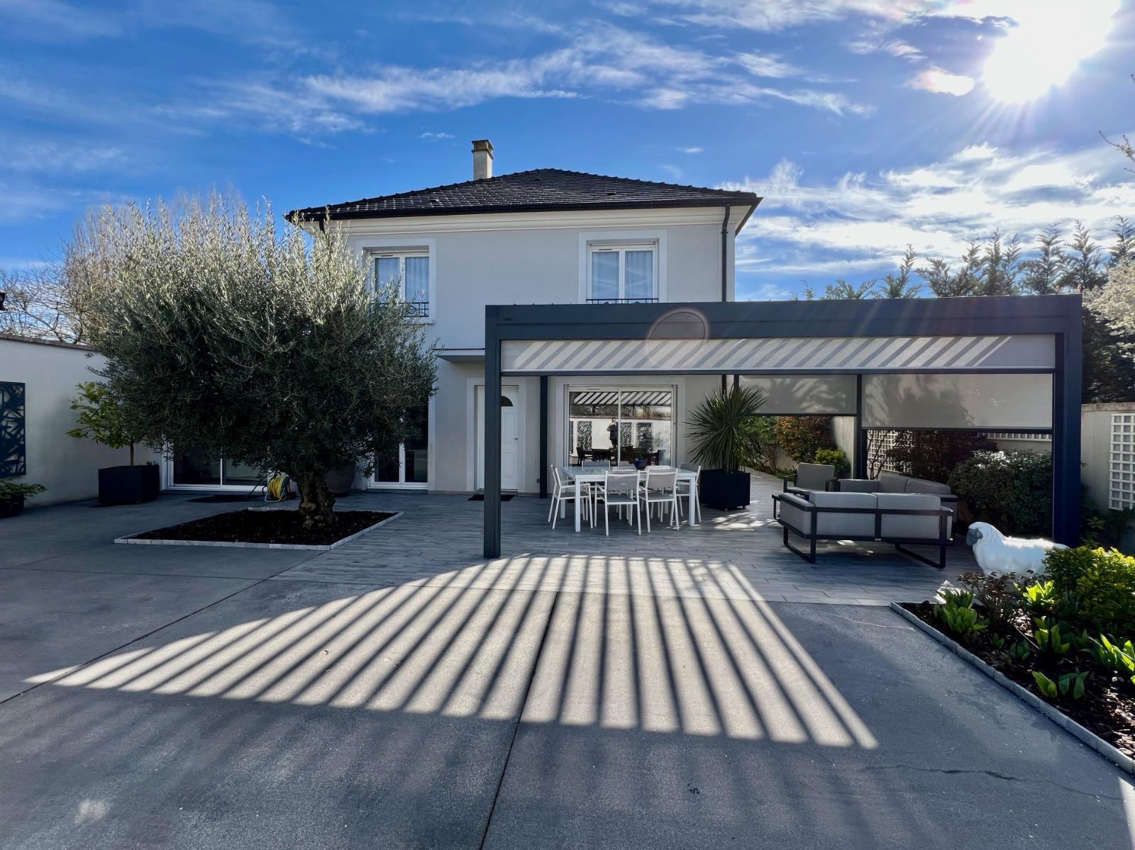 Très belle maison moderne avec prestations haut de game - 