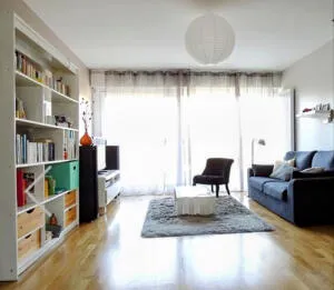 Appartement de pratiquement 90m² avec balcon, buanderie et cave