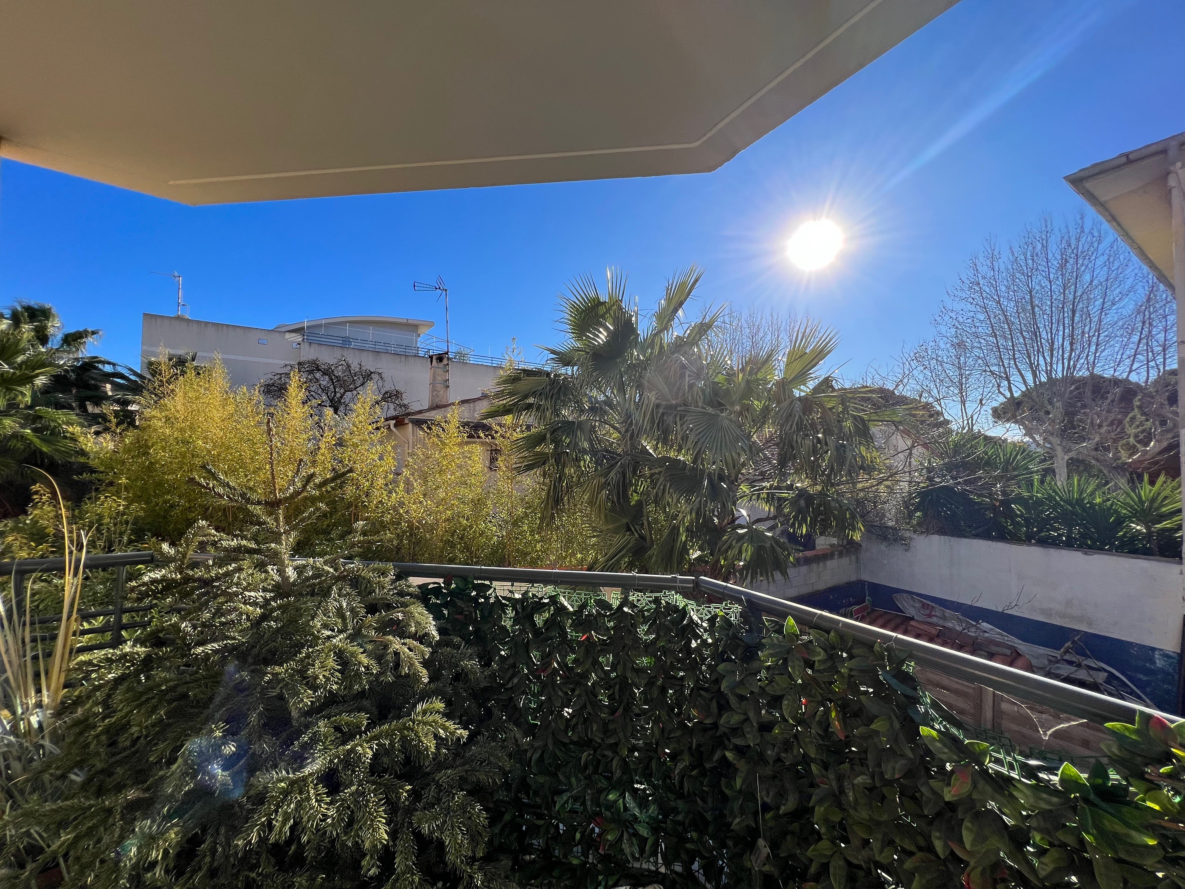 T3 PORT FREJUS AVEC TERRASSE ET GARAGE