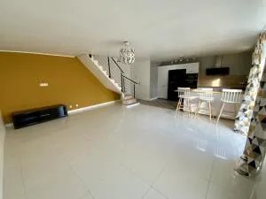 Maison + extérieur + garage + combles aménageables 