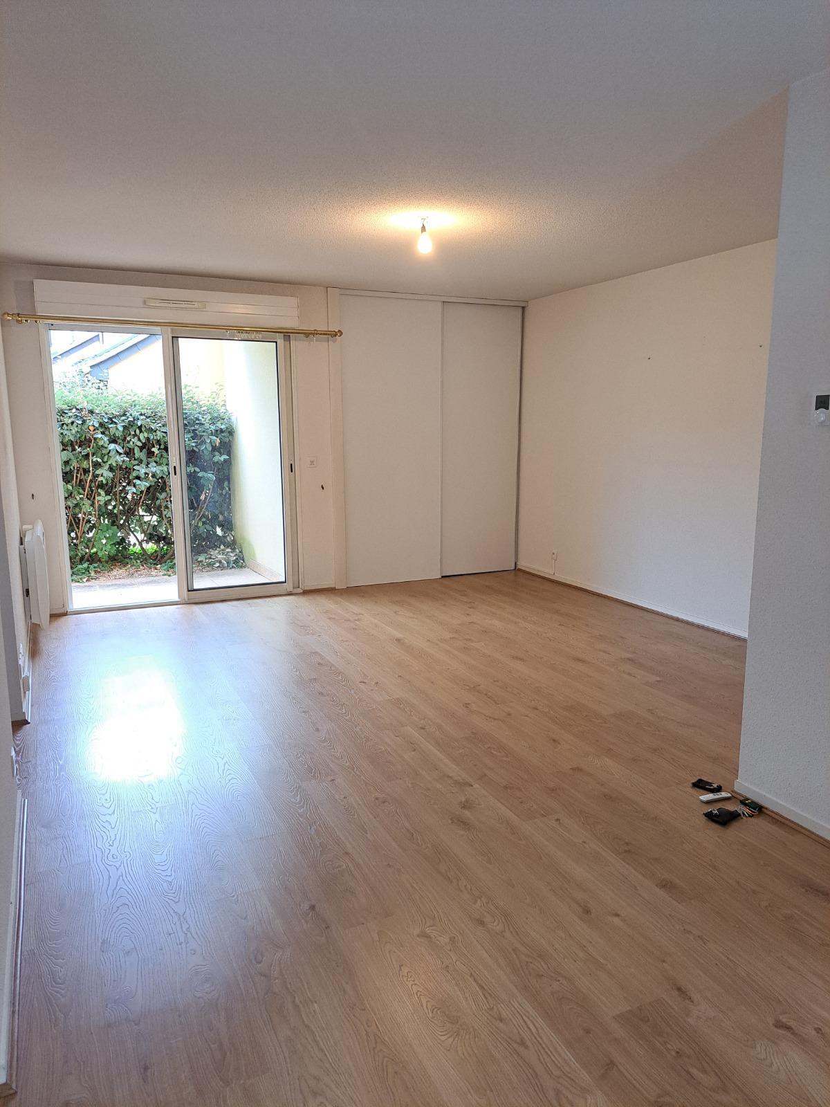APPARTEMENT 2 CHAMBRES AVEC TERRASSE ET PARKING 
