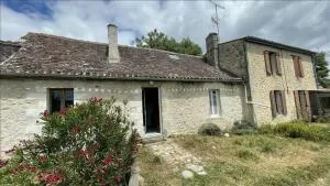 MAISON EN PIERRES AVEC GRANGES