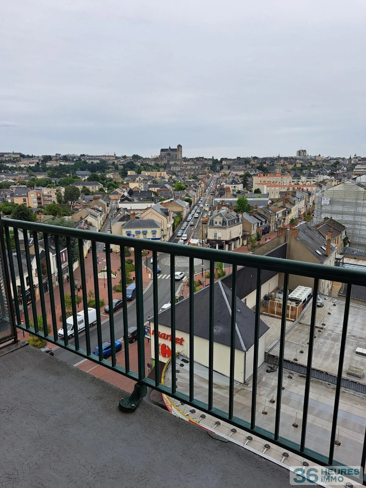 CHASSE ROYALE - T2 REFAIT A NEUF AVEC BALCON ET PARKING 
