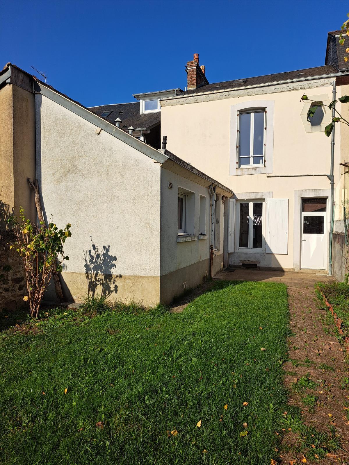 RUE GUILLEMARE - MANCELLE AVEC JARDIN - POSSIBILITE 2 APPARTEMENTS 