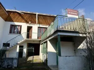 Bernin, maison en centre-ville sur terrain de 1100 m²