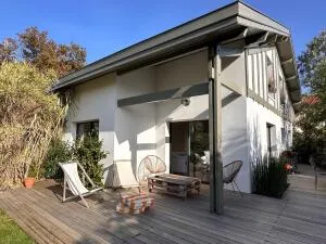 VILLA SITUEE DANS LA VILLE DE PRINTEMPS ARCACHON 