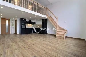 Loft rénové avec terrasse