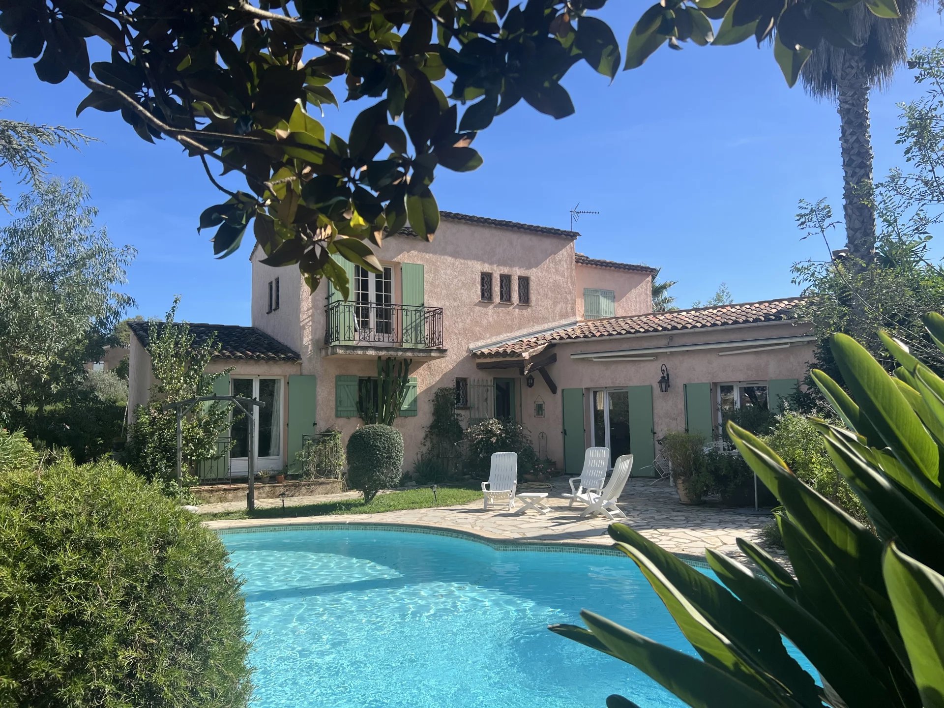 Charming house with swimming pool in La Roquette-sur-Siagne