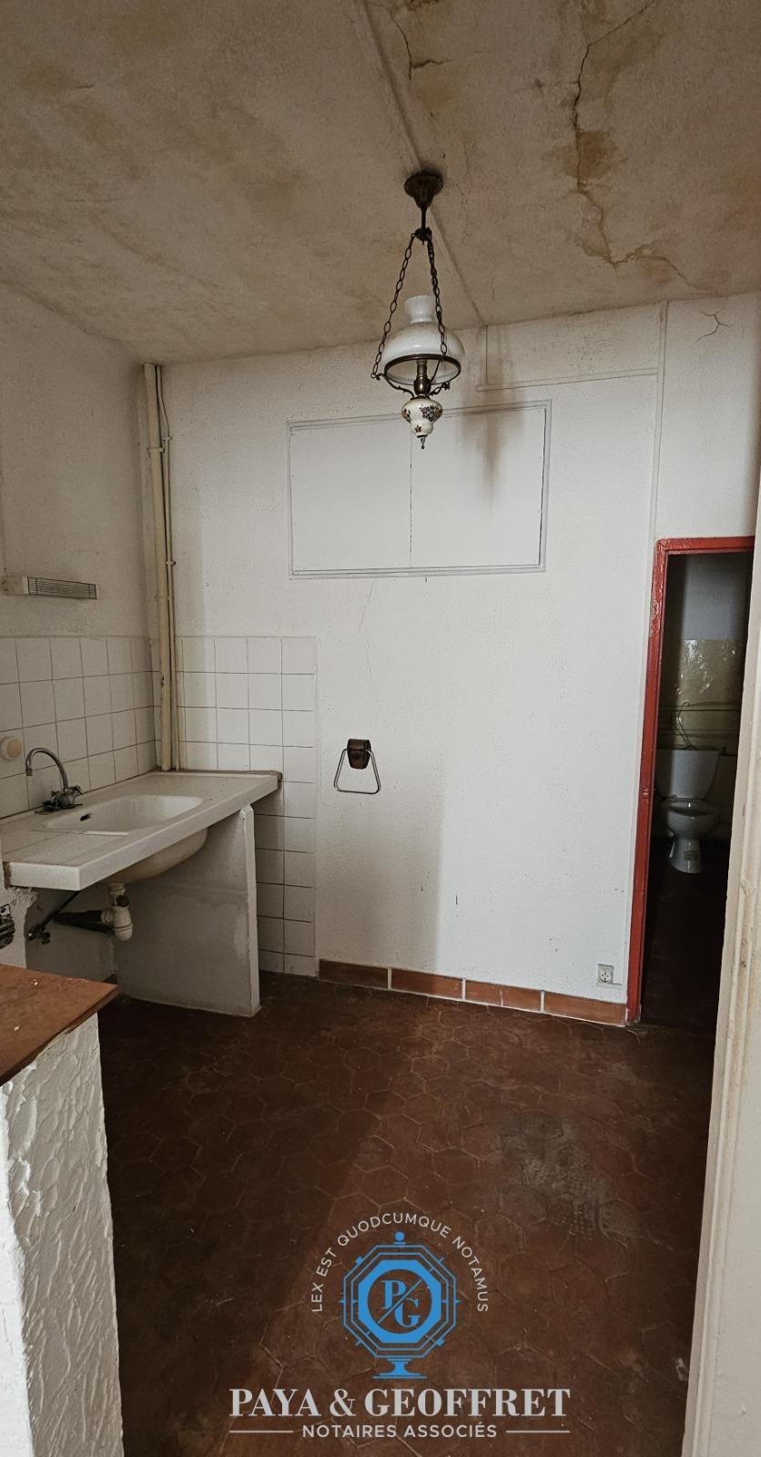 Immeuble à La Roquebrussanne — vignette 8