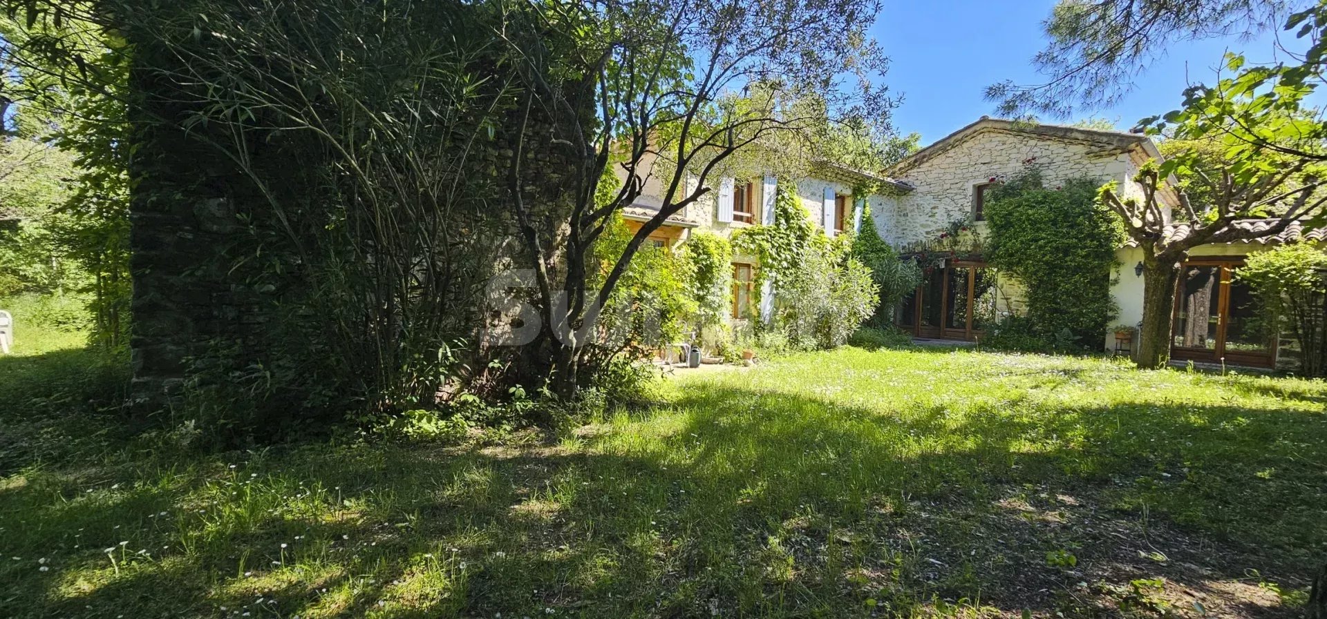 Mas de 345 m² sur 1,9 hectares