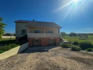 Maison 100 % rénovée – Grand jardin au calme – dépendance idéale pour vos projets