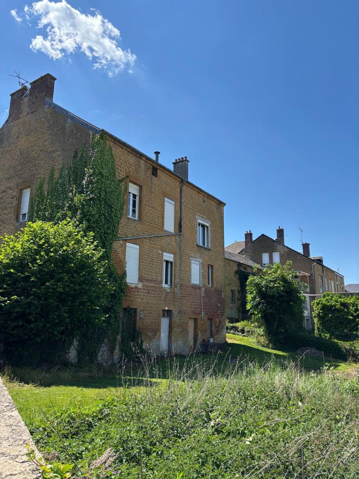 Immeuble à Dom-le-Mesnil