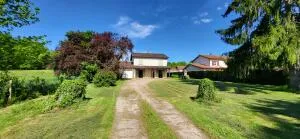 Maison année 80 avec jardin et garage 