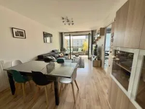 Appartement de 4 pièces avec balcons, cave et 2 parkings