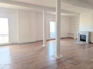 APPARTEMENT LOFT DE 98 M² AVEC COUR