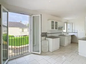 Maison à Saint-Jean-de-la-Ruelle — vignette 3