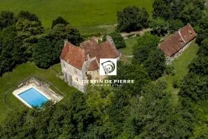 Périgord Noir - Manoir Renaissance et maison paysanne - 11 ha bois et prairies