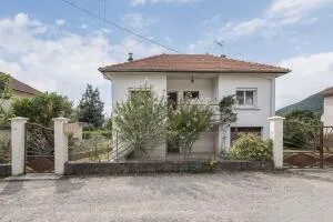 Voiron – Secteur Garenne : maison des années 1960 à moderniser