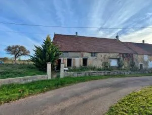 Maison 300m² à rénover dans un hameau de DRUYES LES BELLES FONTAINES