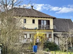 Propriété de 143,90 m2 6 pièces sur terrain 675 m2 avec terrasse et jardin