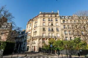 Grand appartement 2 Rue Greuze et 4 Bis Avenue Georges Mandel PARIS 16