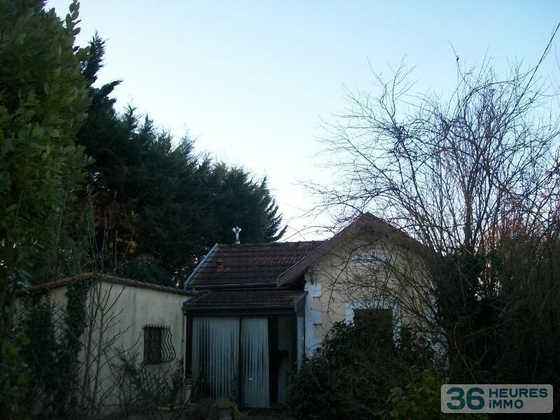  Petite maison à rénover sur  terrain de 371 m2 environ  