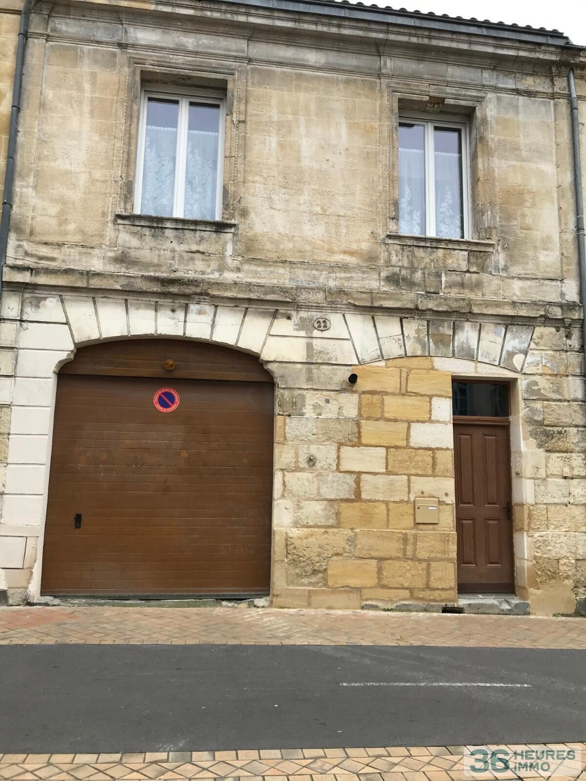BORDEAUX -Capucins - Immeuble pierre  rénové avec grand garage et duplex T4+terrasse 
