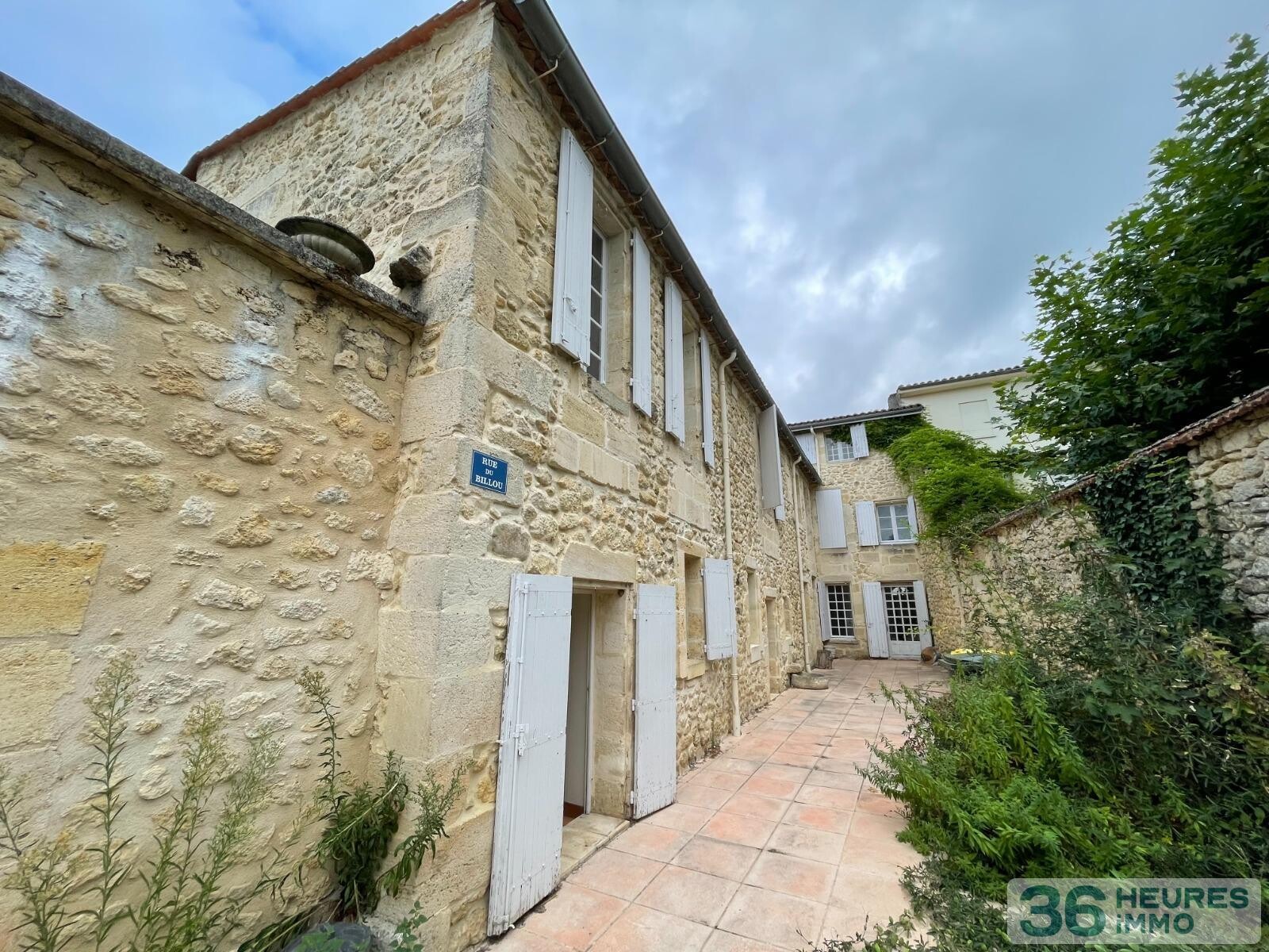 Charmante propriété avec du caractère composée de 2 maisons sur 1742 m2.   