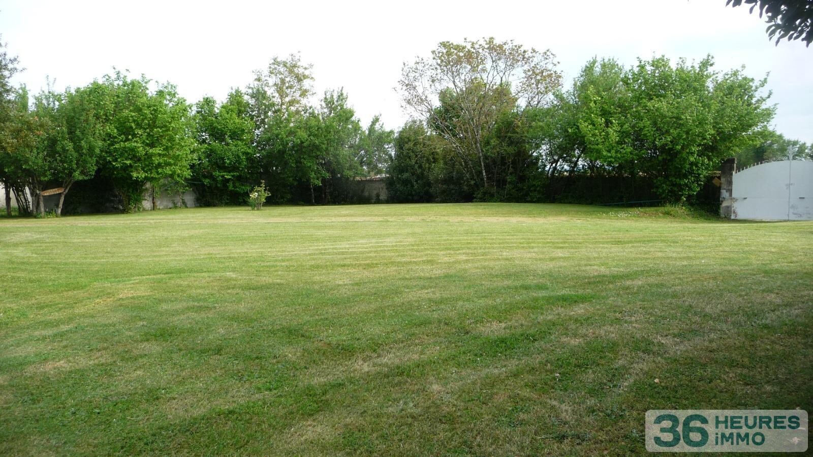 TERRAIN CONSTRUCTIBLE CLOS DE MURS