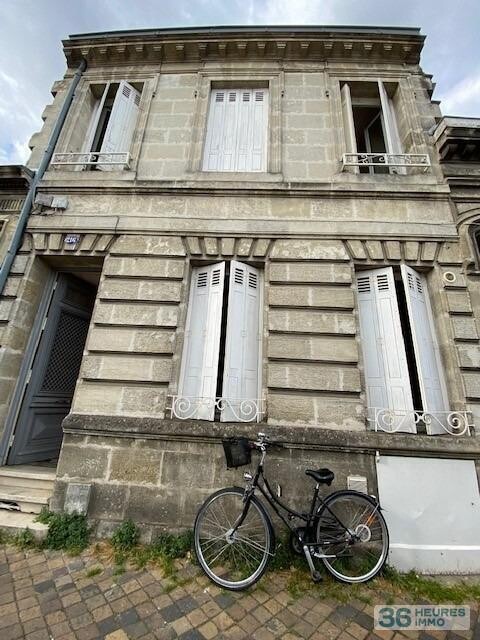 Maison en pierres rue Turenne avec jardin