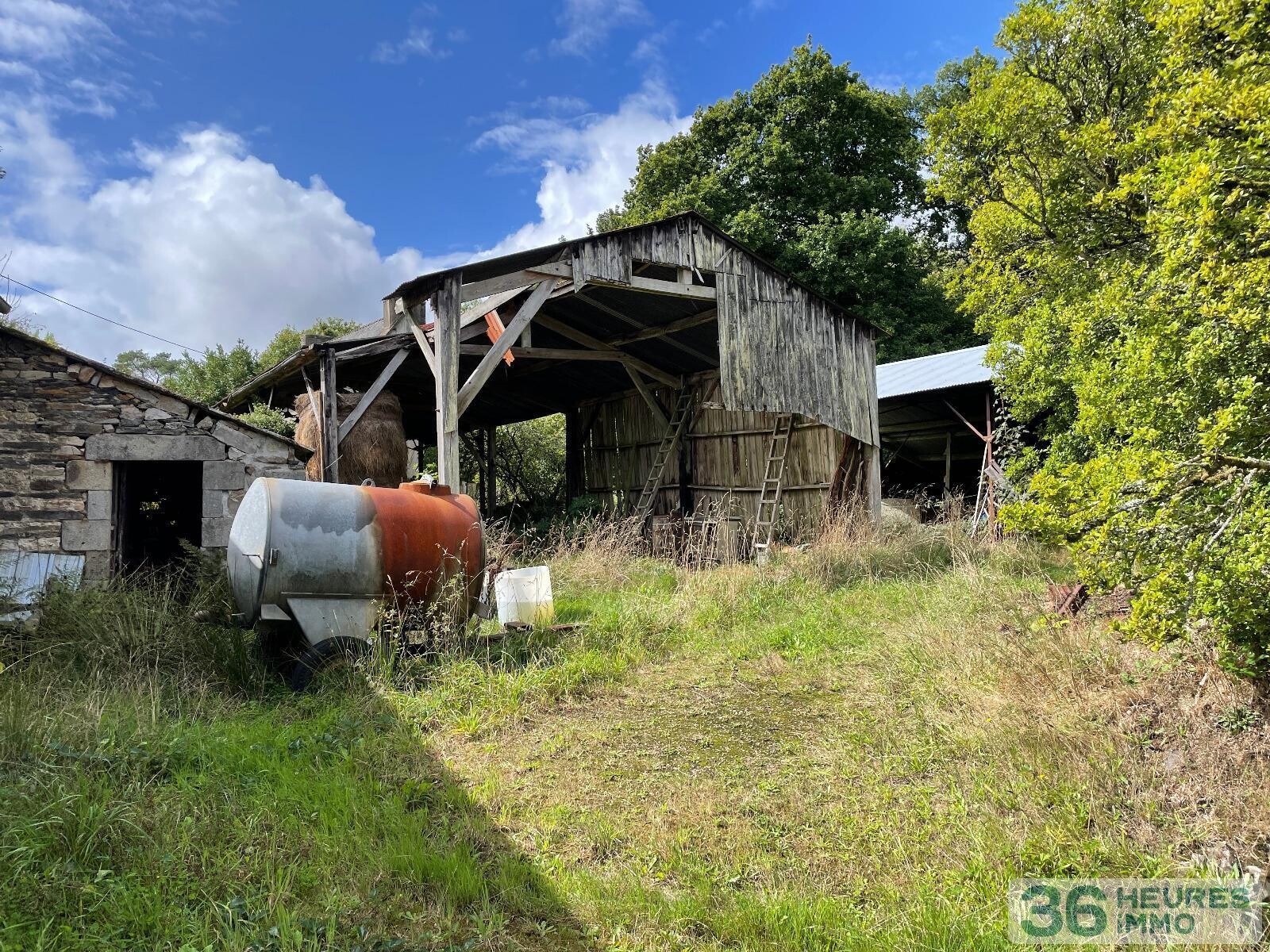 Loqueffret - ancienne longère à rénover avec terres