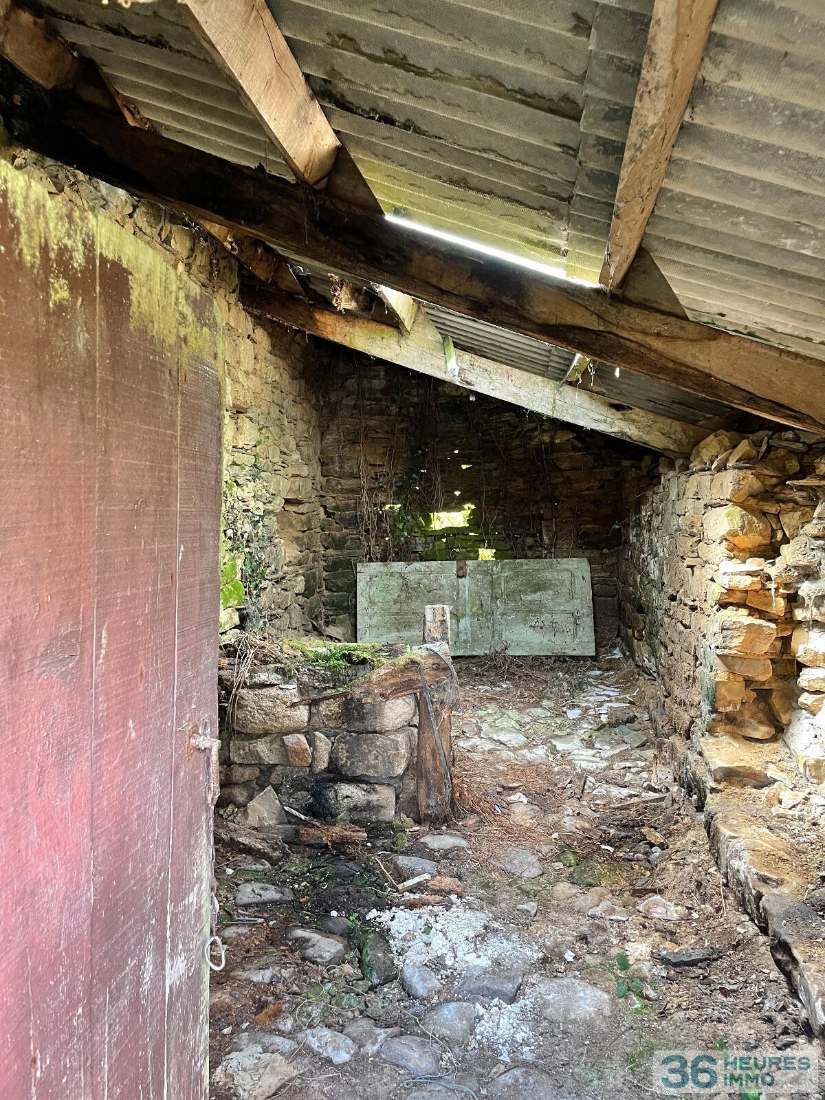 Loqueffret - ancienne longère à rénover avec terres