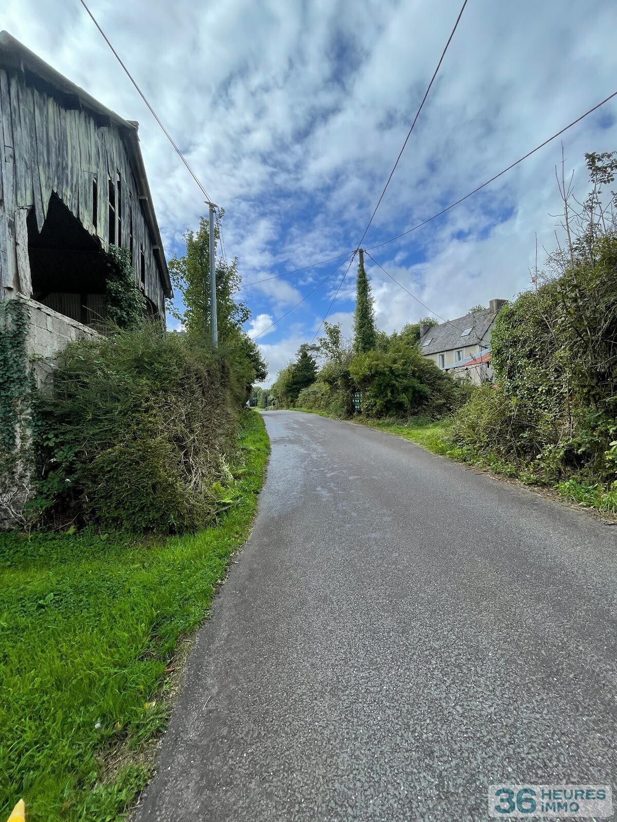 Loqueffret - ancienne longère à rénover avec terres