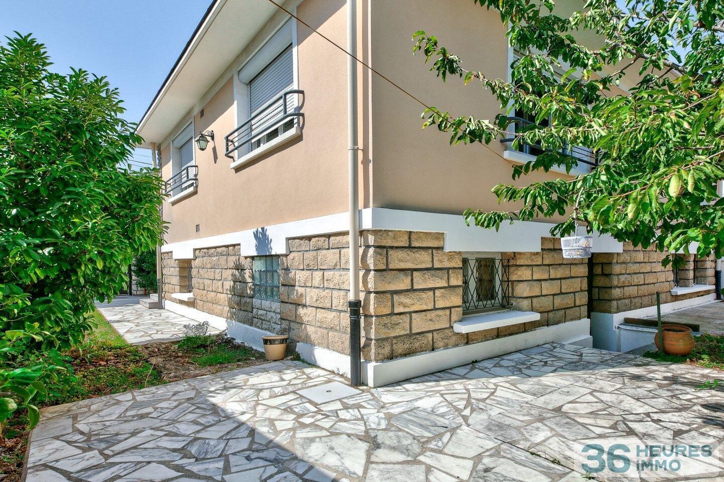 Pavillon avec jardin, sous-sol et comble