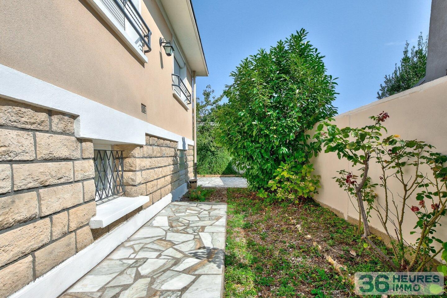 Pavillon avec jardin, sous-sol et comble
